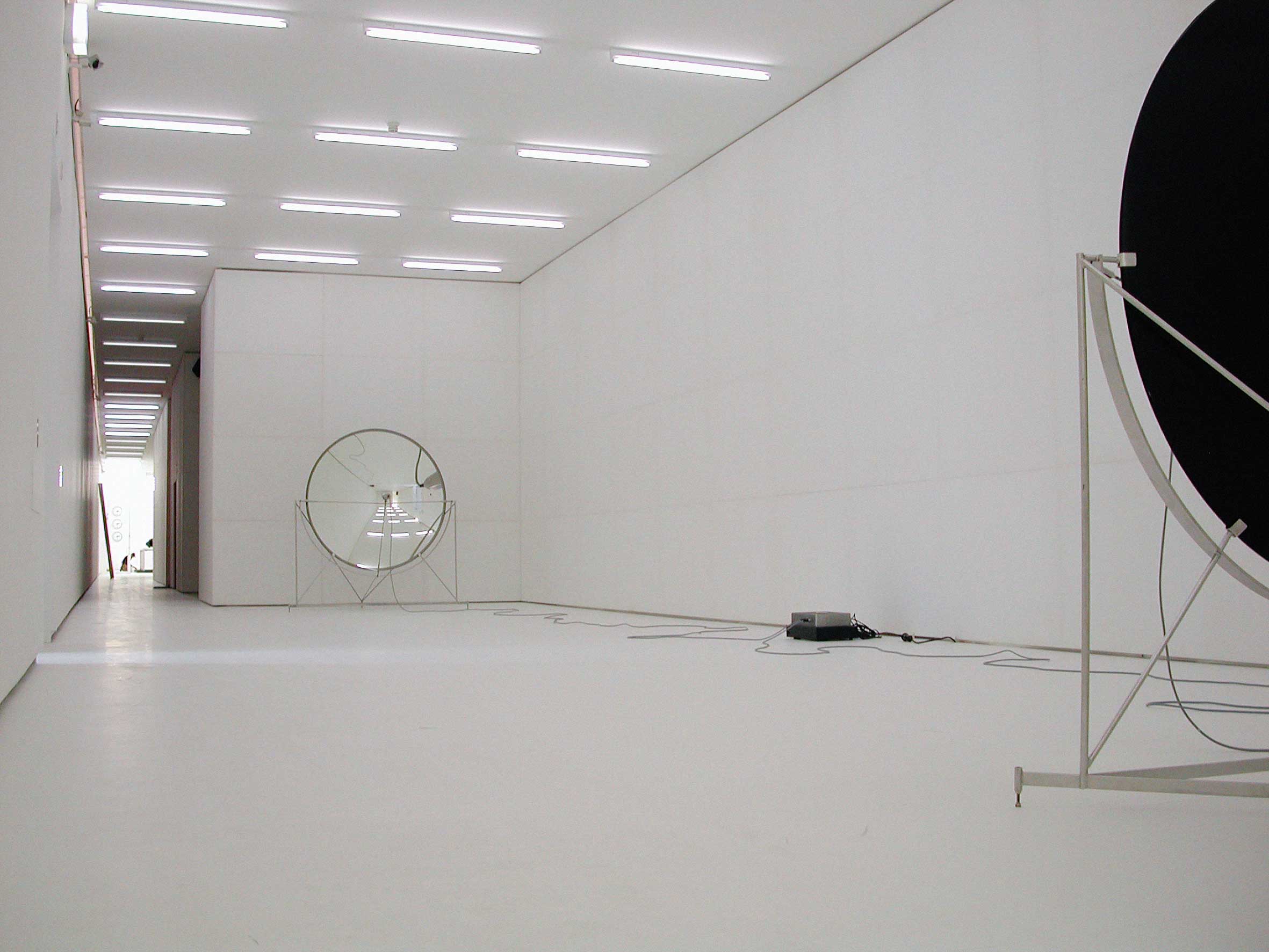 Ultrasound Installation: perspective view of one mirror to the other