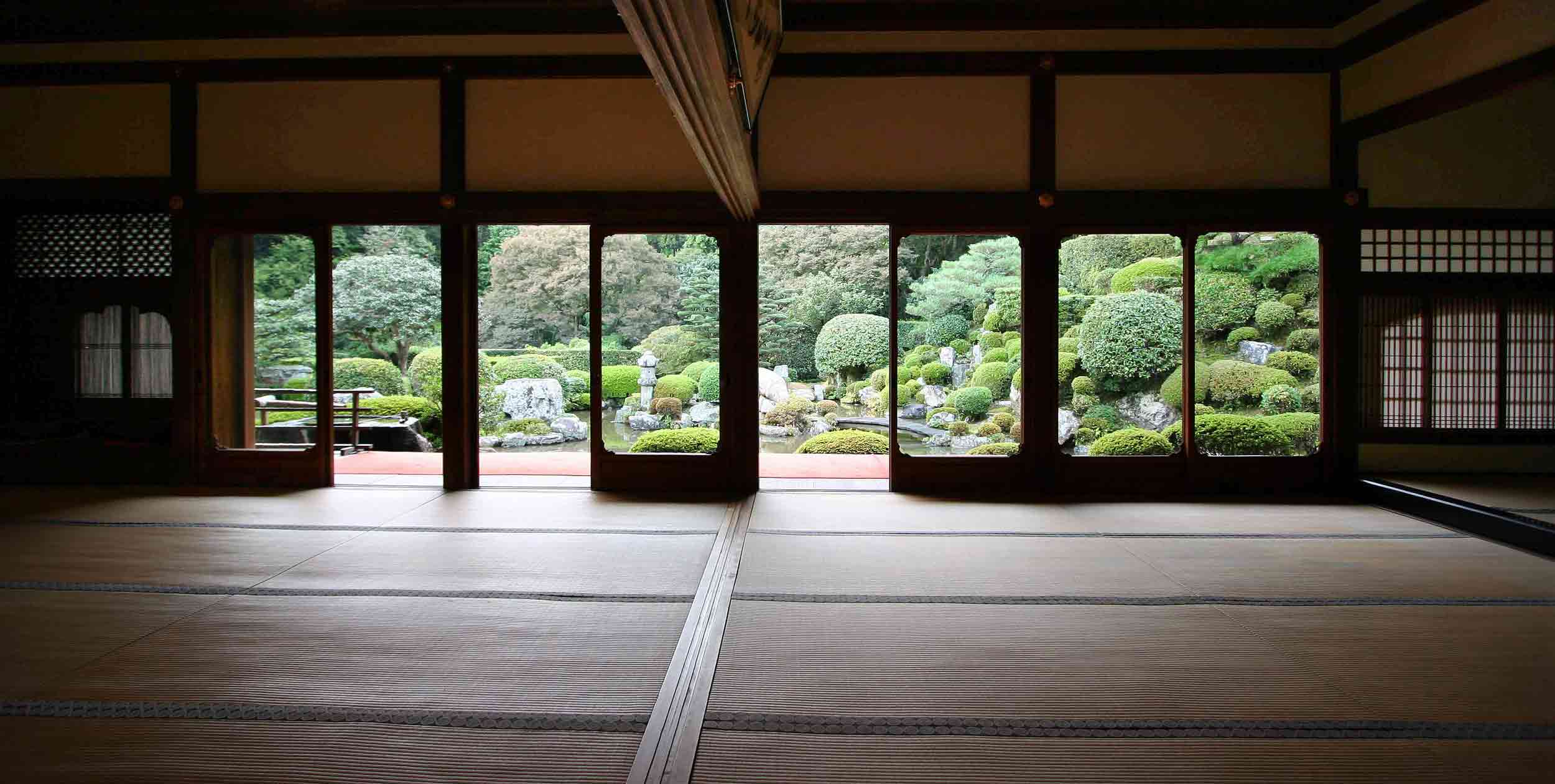 Uguisu-bari: front view on exhibition view with garden in background