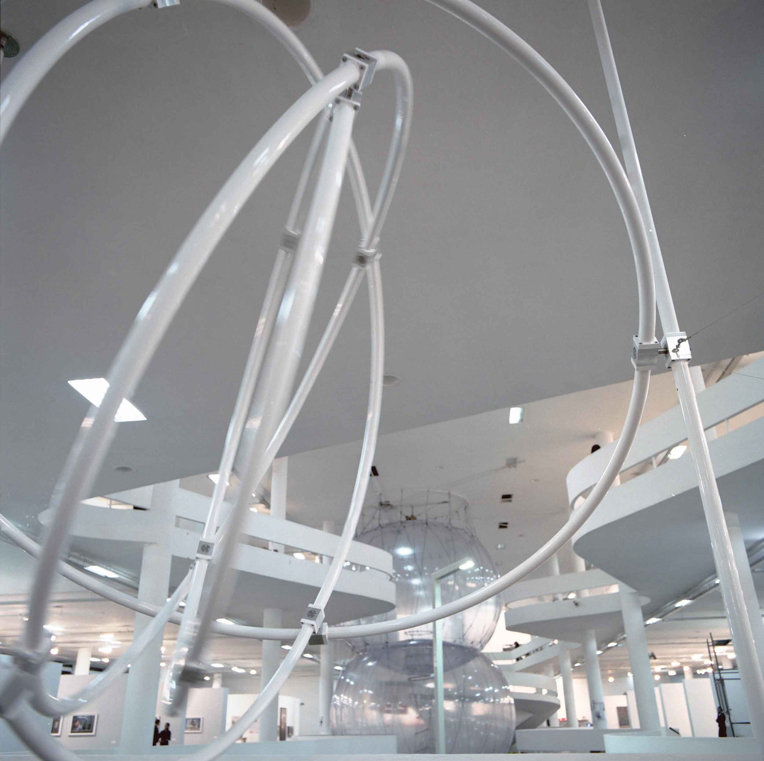 2006_GN_27Bienal_SaoPaolo_AntiGravity_2