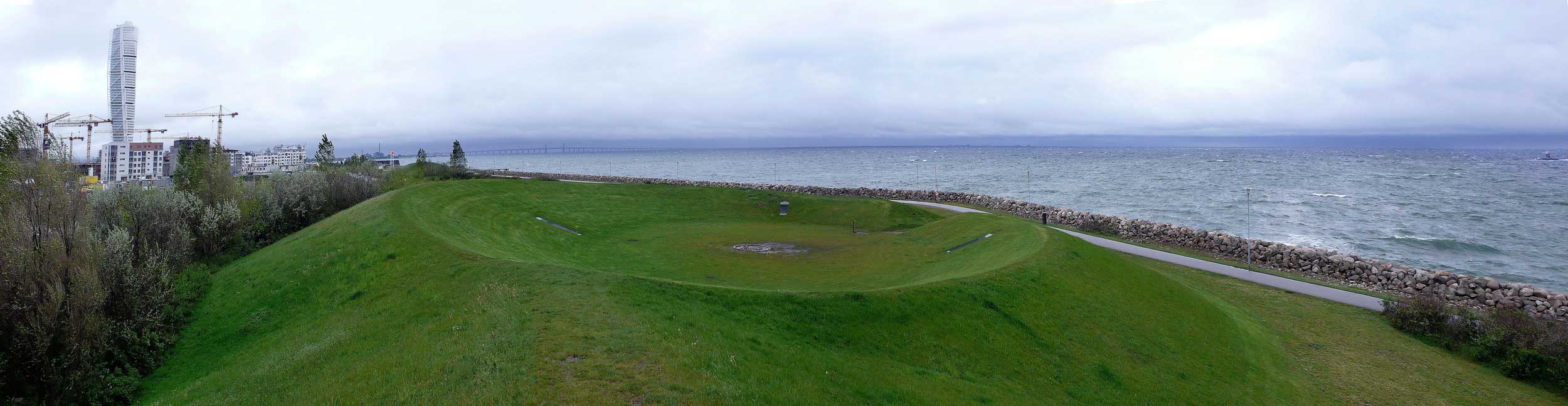 Cyclone Scale: panorama during daytime