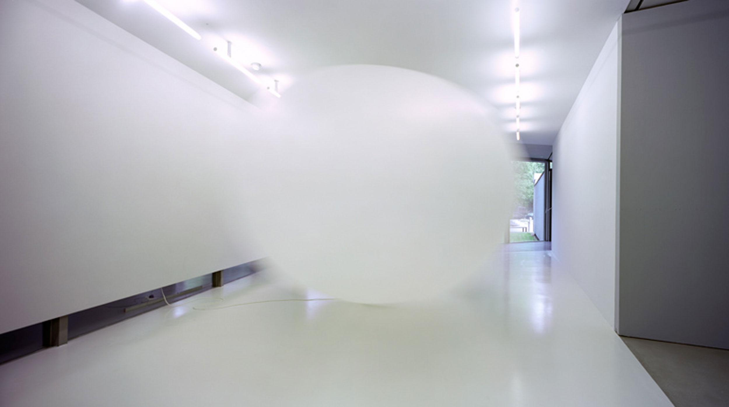 Pneumatic Cloud: view on artwork inside in center of exhibition space