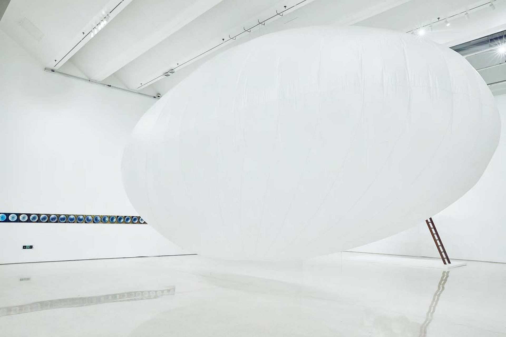 Pneumatic Cloud: artwork in exhibition space